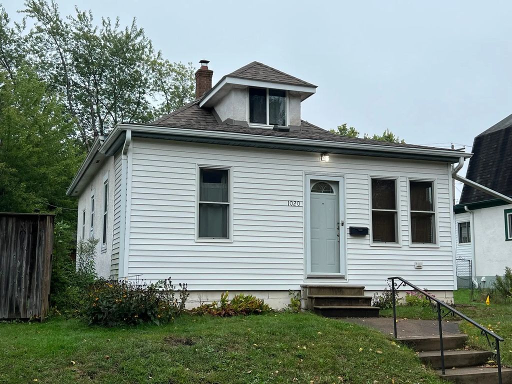1020 Chatsworth Street N, Saint Paul