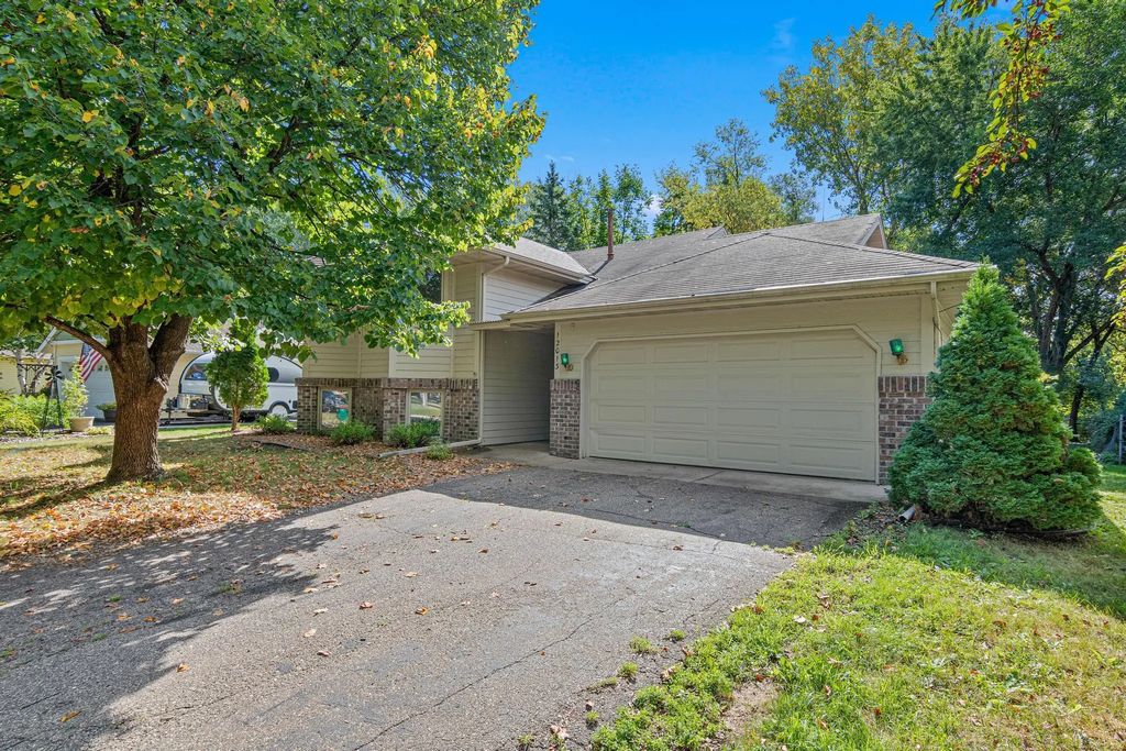 12013 Summerset Lane, Burnsville