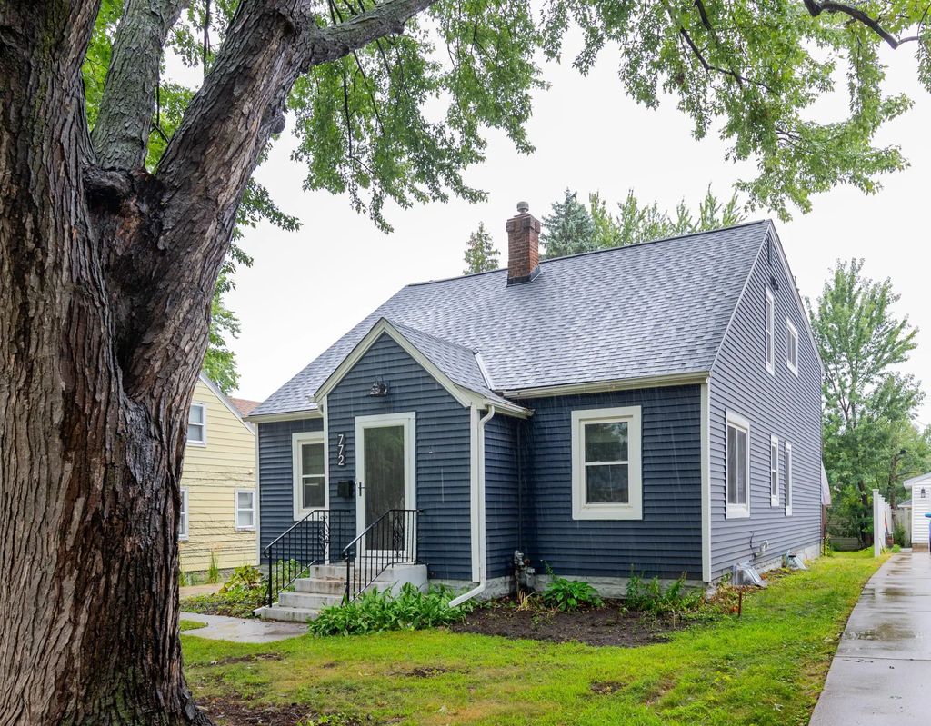 772 Iowa Avenue W, Saint Paul