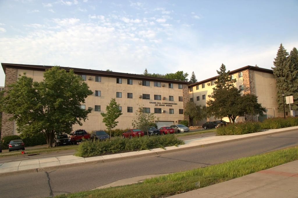 221 Grand Avenue W 108, South Saint Paul