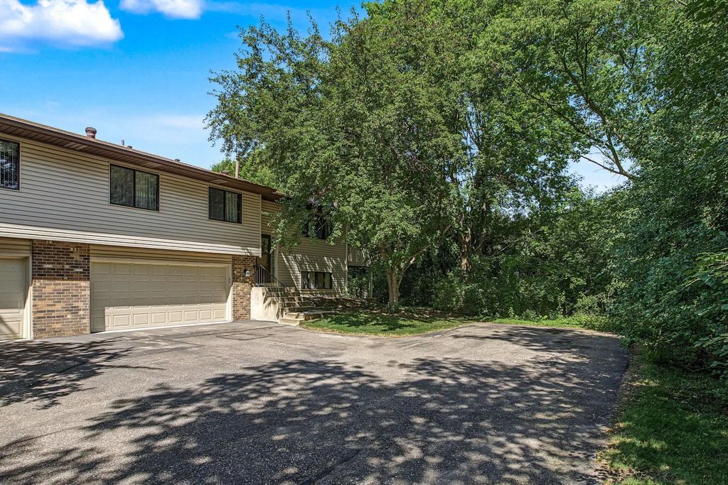 8445 Morgan Lane, Eden Prairie