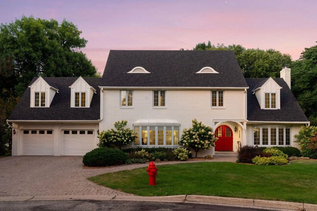 991 Caren Court, Mendota Heights