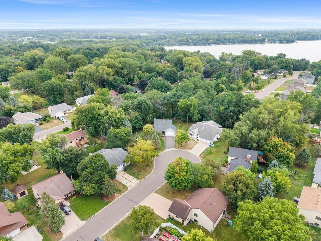 2966 Thunder Bay Road, Little Canada