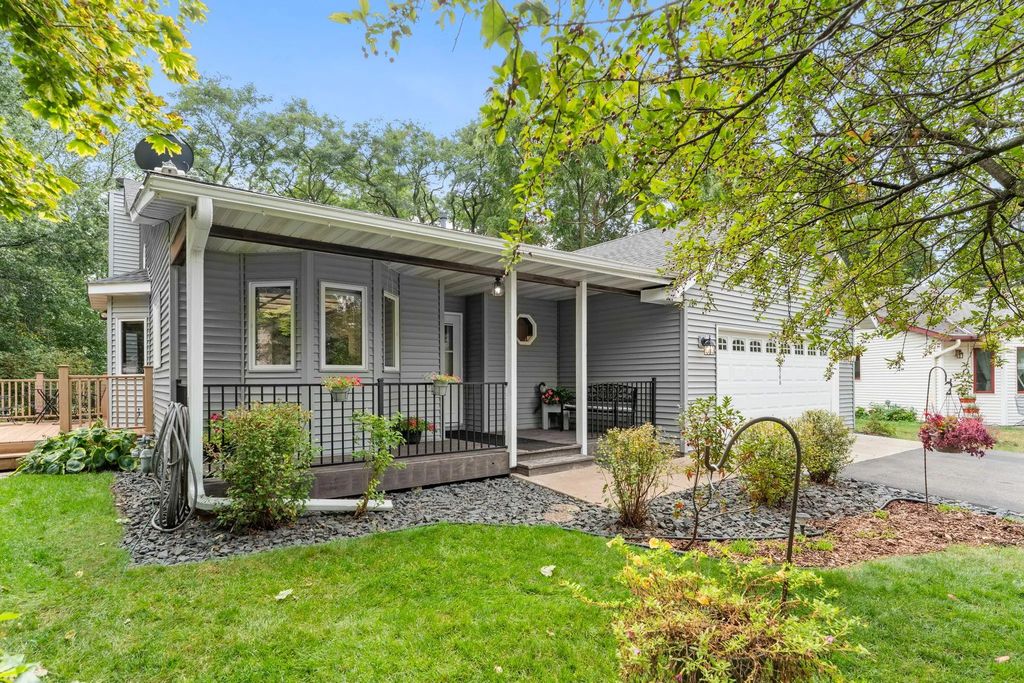 2966 Thunder Bay Road, Little Canada