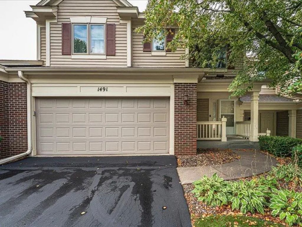 1491 Summit Shores Drive, Burnsville