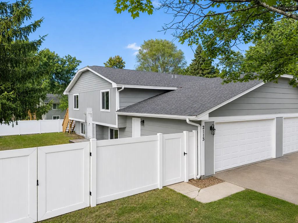 2113 109th Avenue Nw, Coon Rapids