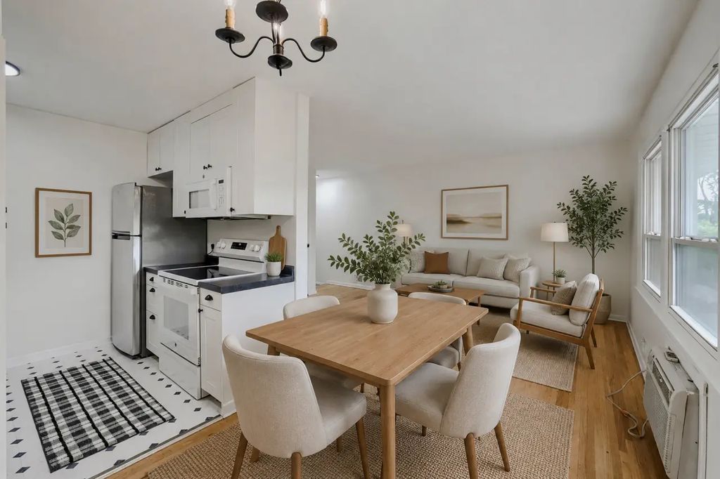 1366 Colonial Drive 1366, Roseville