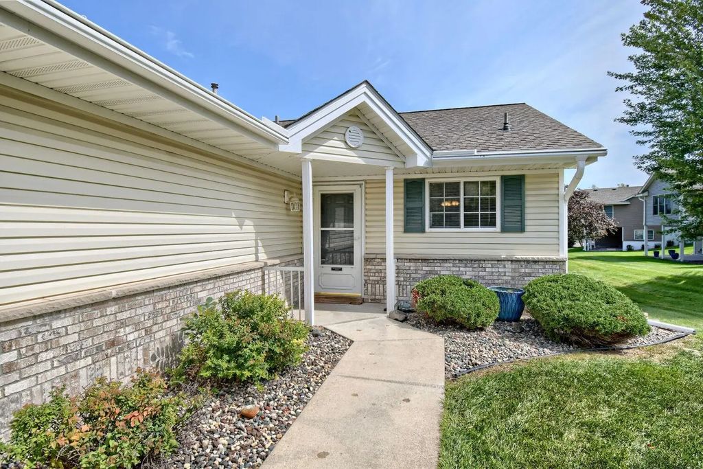 828 Woodland Drive, Mahtomedi