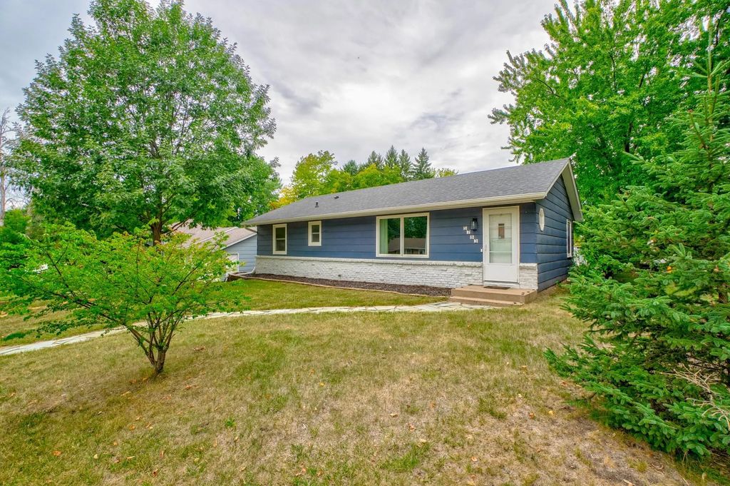 5783 Upper 183rd Street W, Farmington