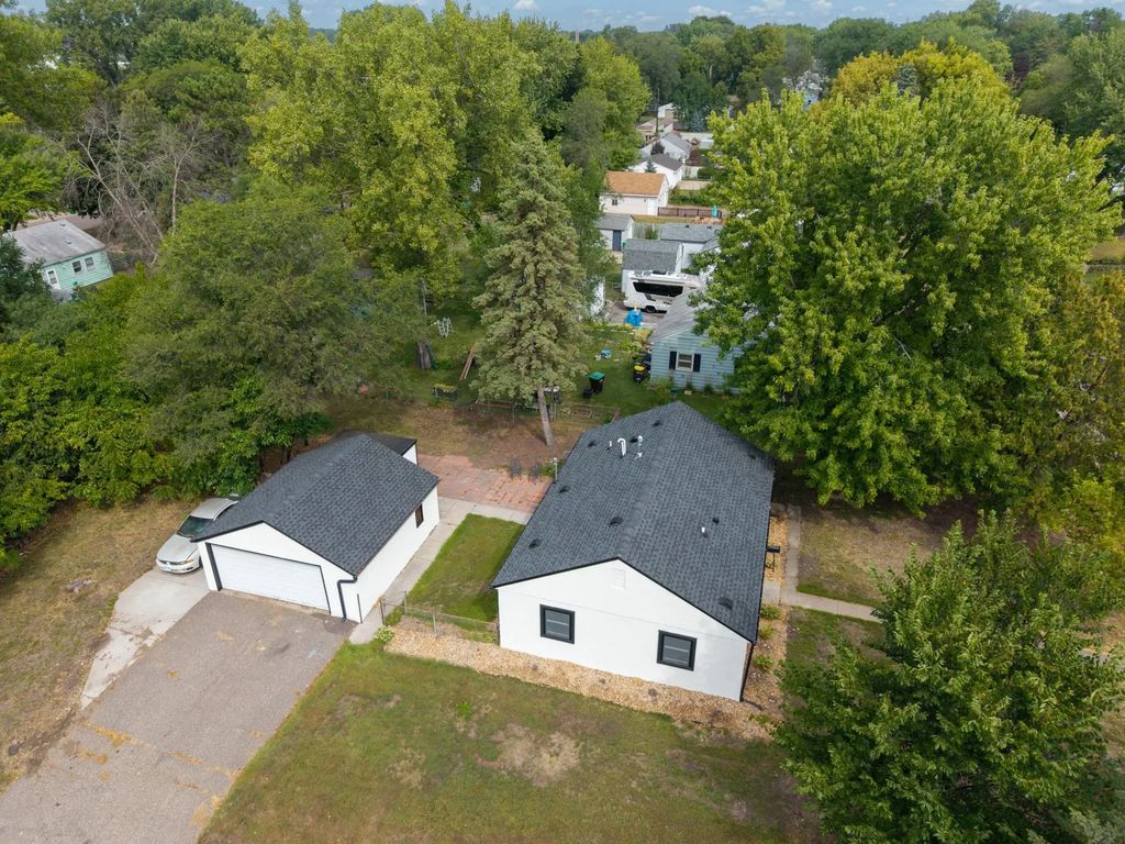 3401 Quail Avenue N, Crystal