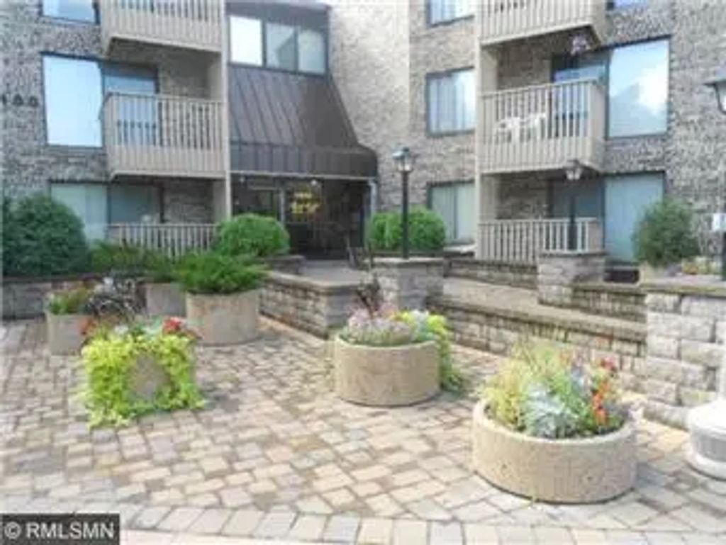 9400 S Old Cedar Avenue S 218, Bloomington