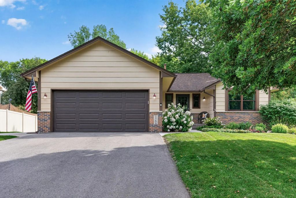 1566 Lamotte Circle, Lino Lakes