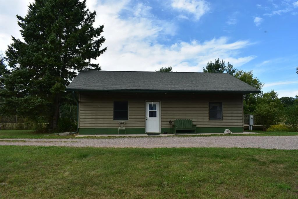 N8339 Champion Road, Trego