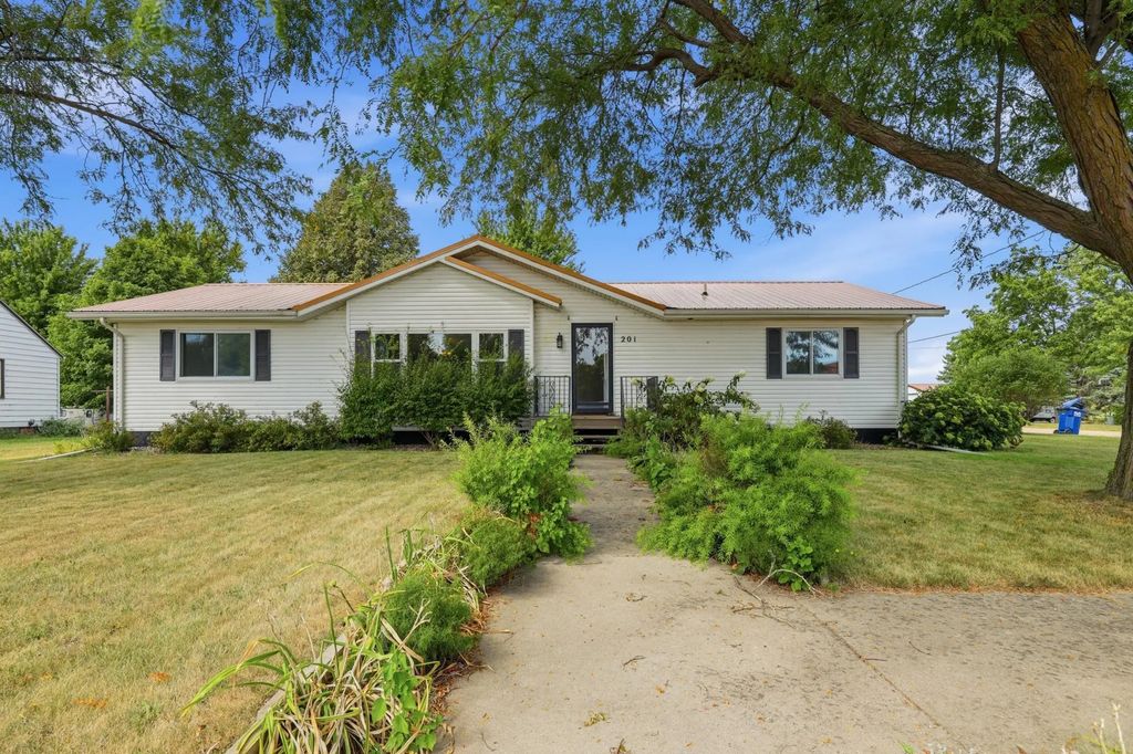 201 White Street S, Comfrey