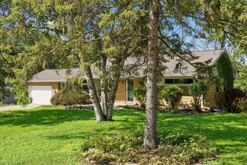 2131 Perry Avenue N, Golden Valley