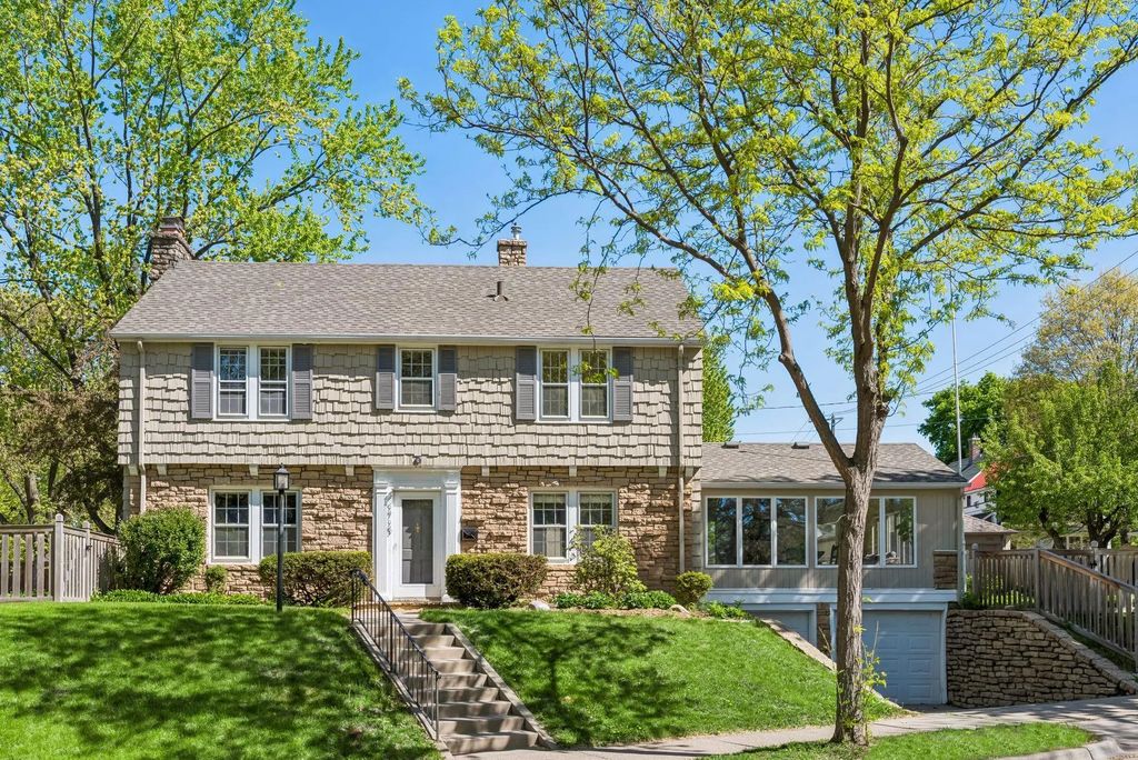 2720 Sunset Boulevard, Minneapolis