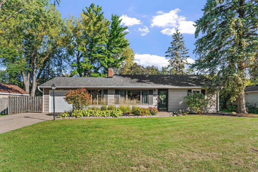 1197 Burke Avenue W, Roseville