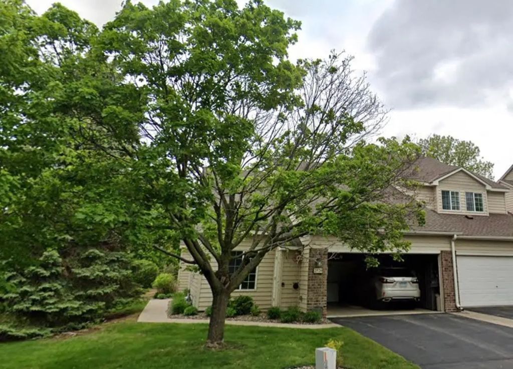 2520 Claremont Drive 17, Mendota Heights