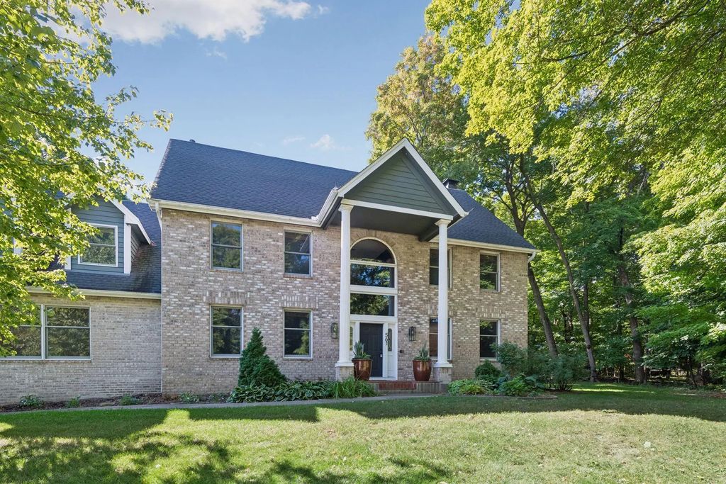 561 Bighorn Drive, Chanhassen