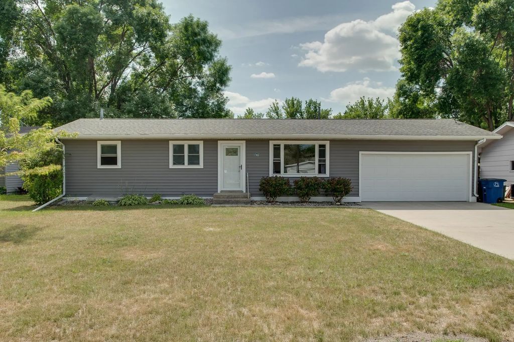 429 Brook Avenue, Moorhead