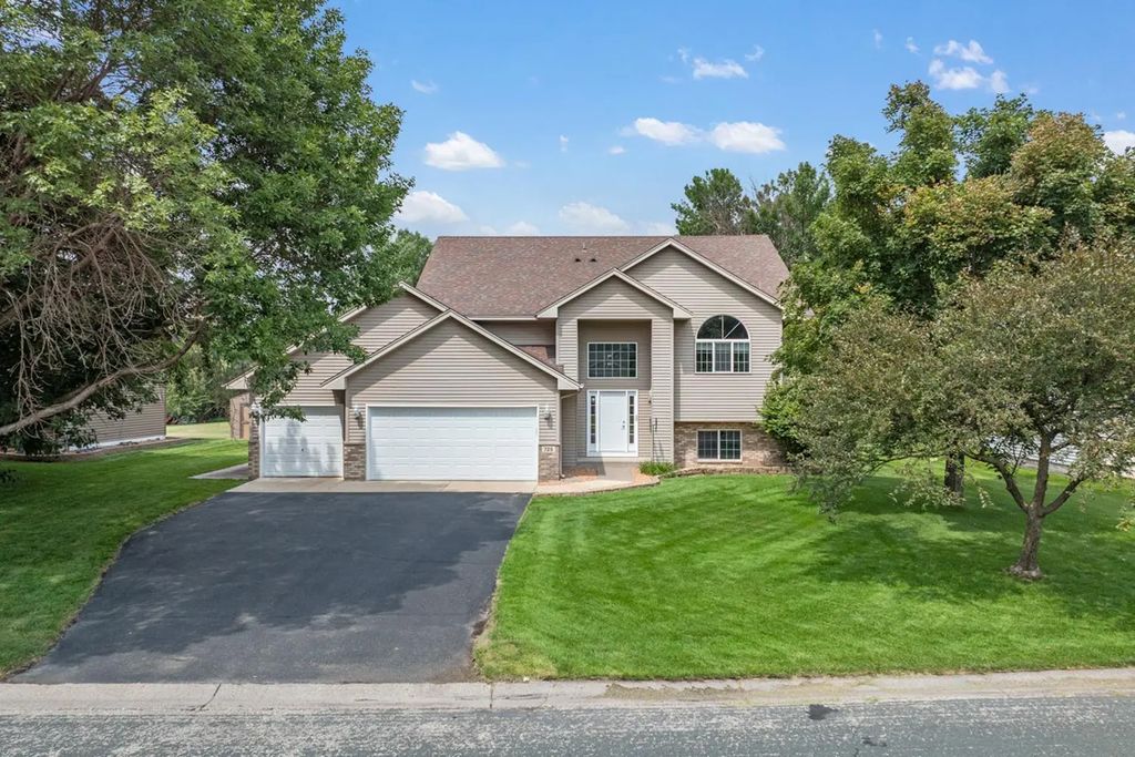 725 103rd Avenue Ne, Blaine