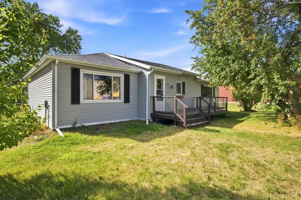 325 3rd Avenue W, Halstad
