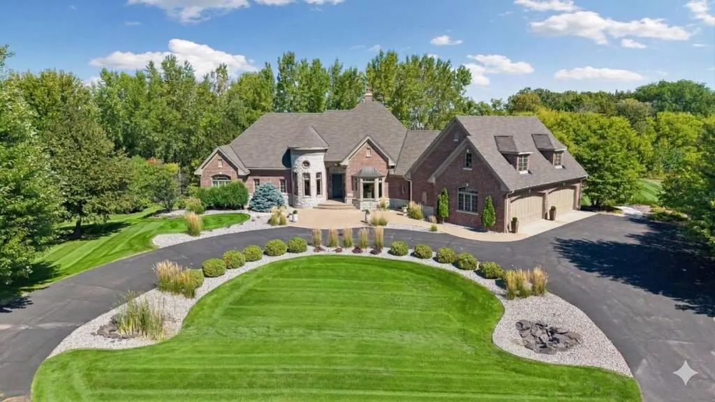 130 Bergamot Drive, Medina