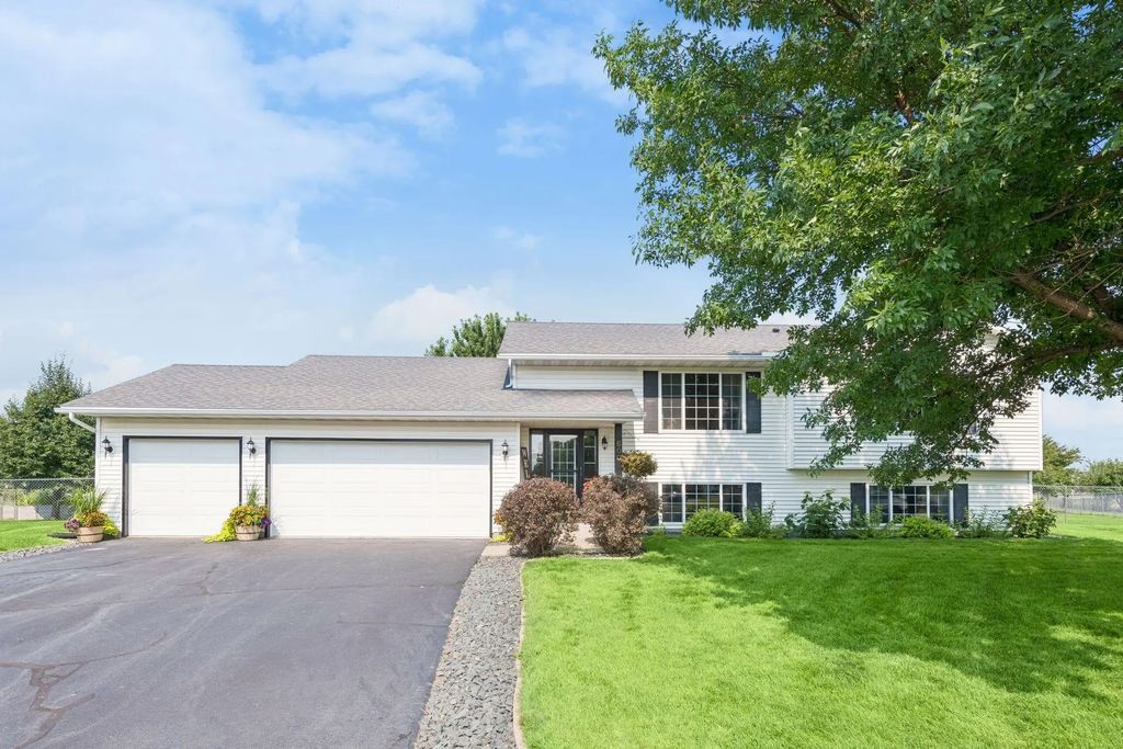 600 Pioneer Circle, Belle Plaine