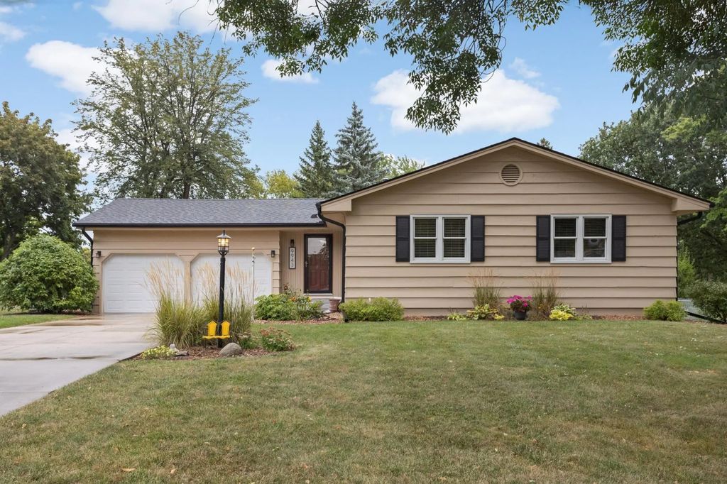 9943 Morris Road, Bloomington