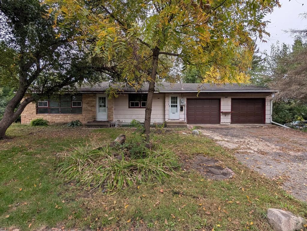 796 Stoughton Avenue, Chaska