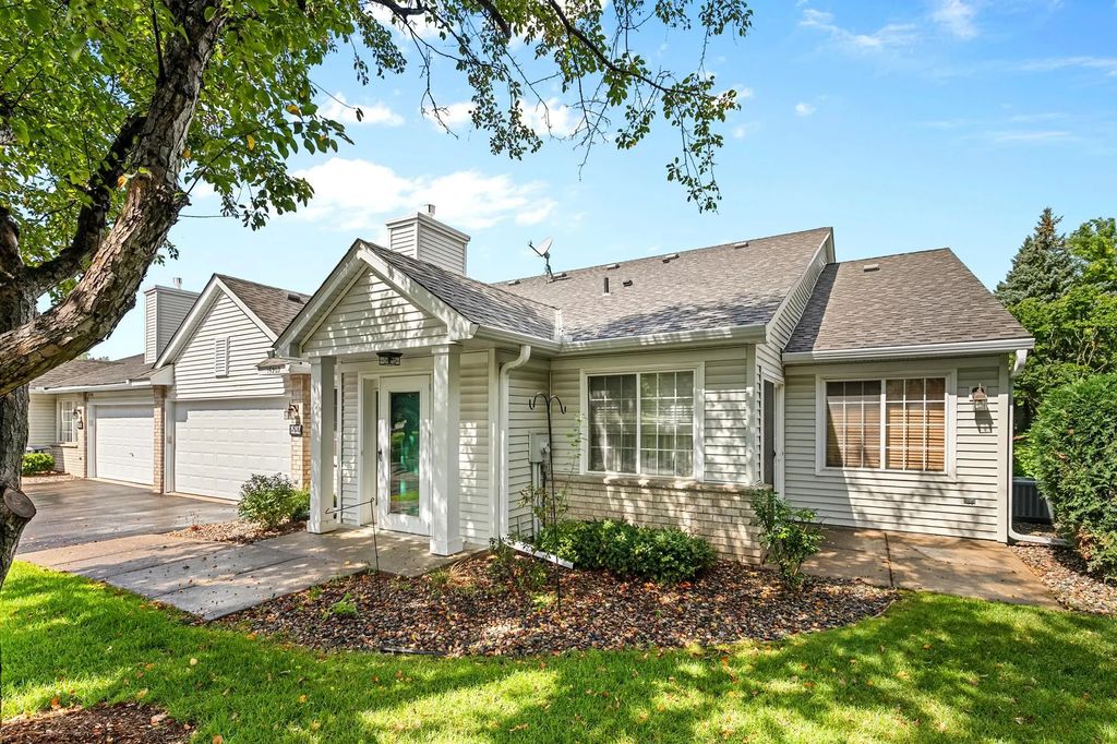 15202 Greenhaven Way, Burnsville