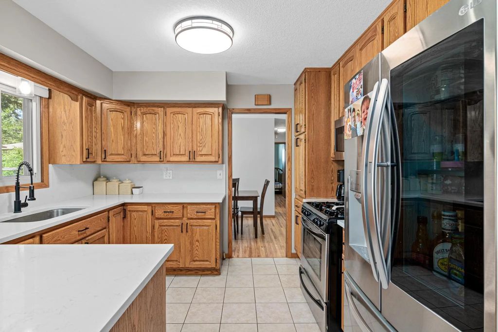 6810 Brookview Drive Ne, Fridley