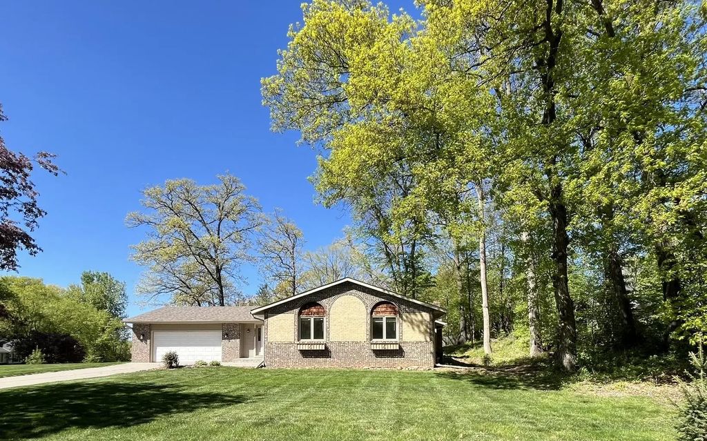 5885 Hidden Oaks Circle Se, Prior Lake