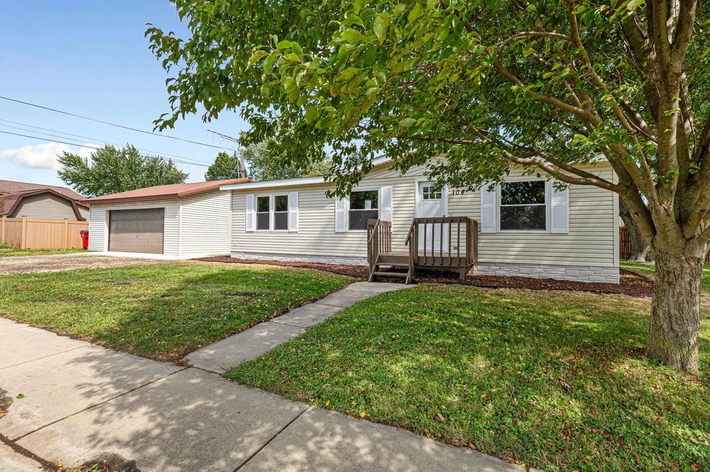 104 Central Avenue S, Dodge Center