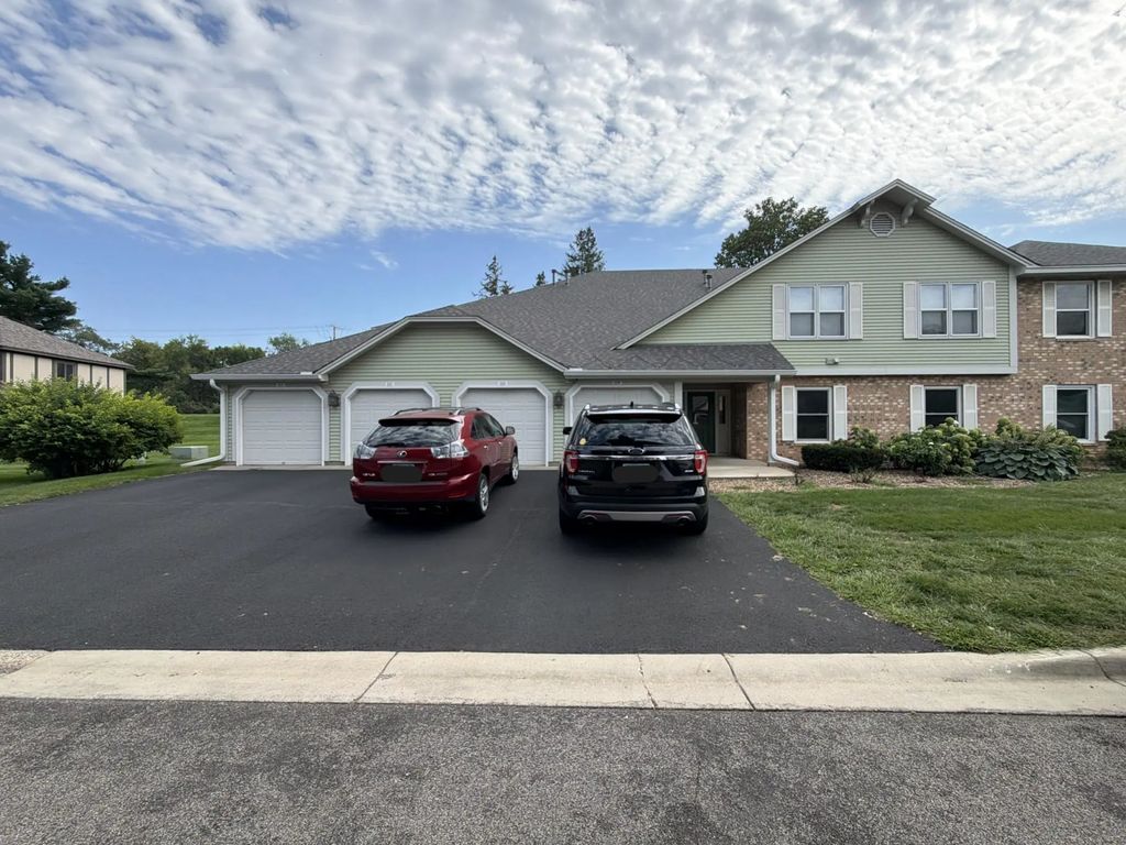 5135 Balmoral Lane, Bloomington