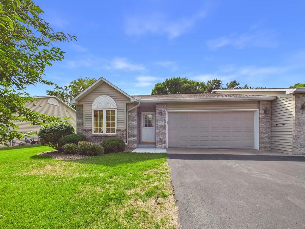 920 Evergreen Court, Vadnais Heights
