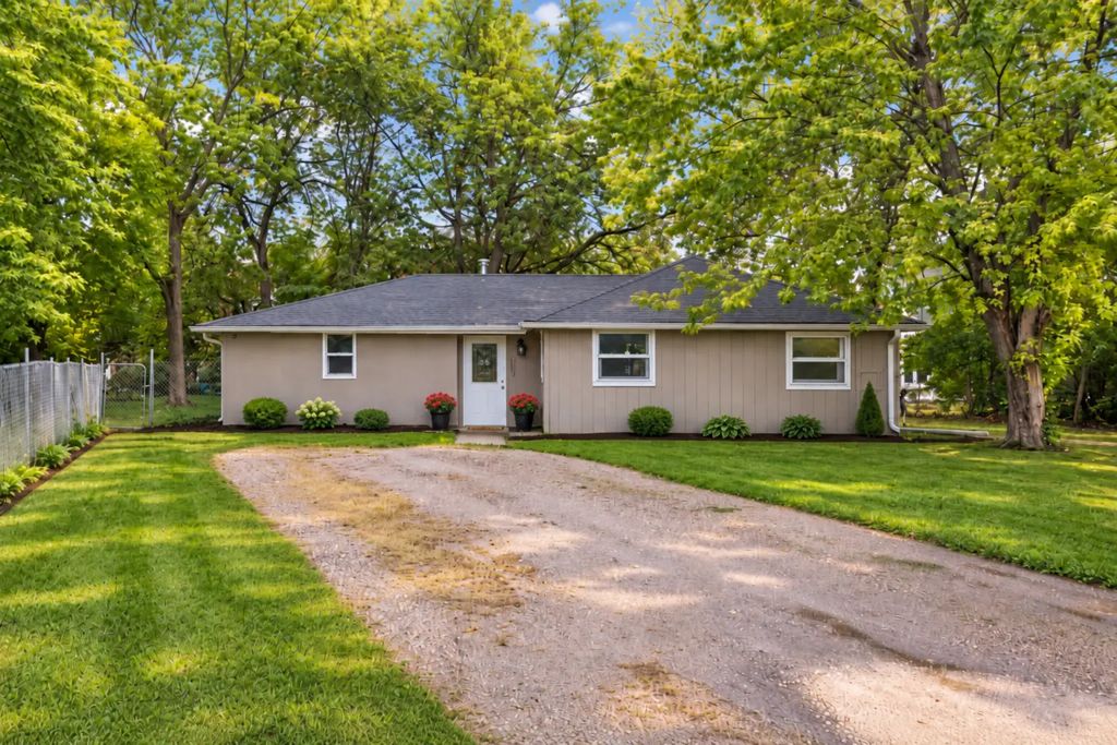 1221 Jefferson Road, Northfield