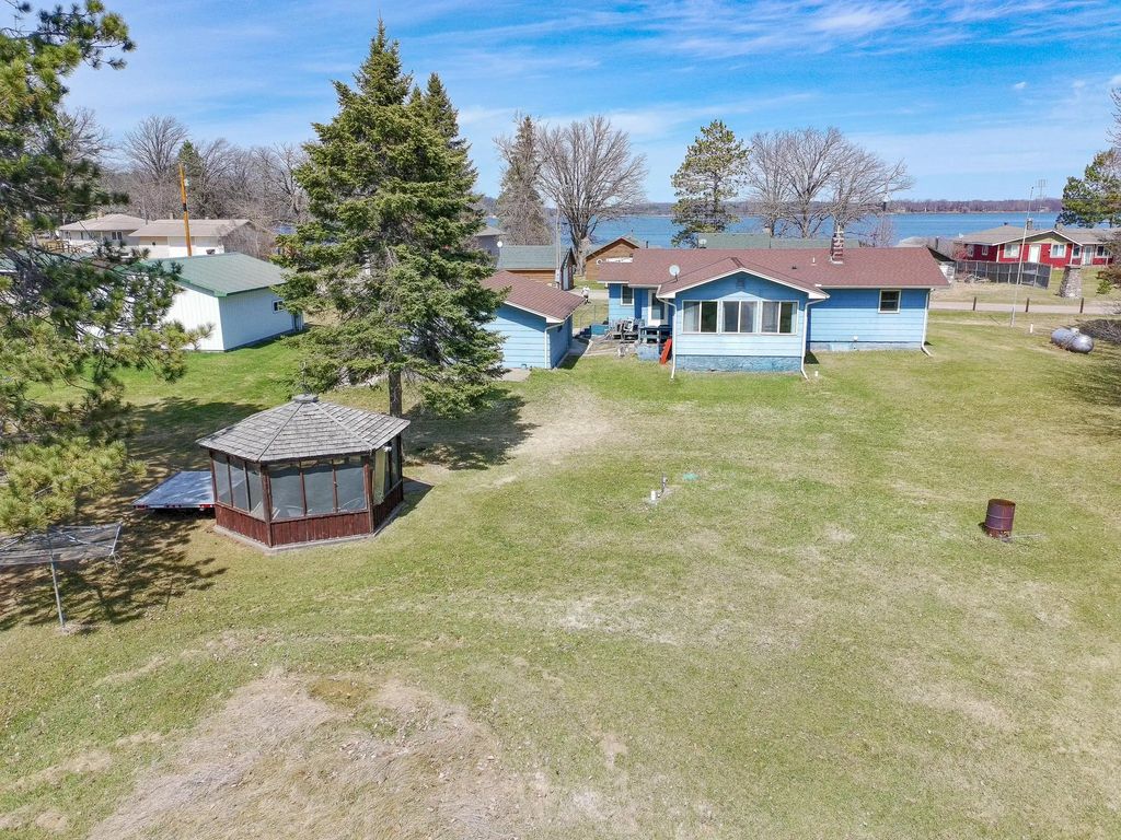 22379 519th Lane, McGregor