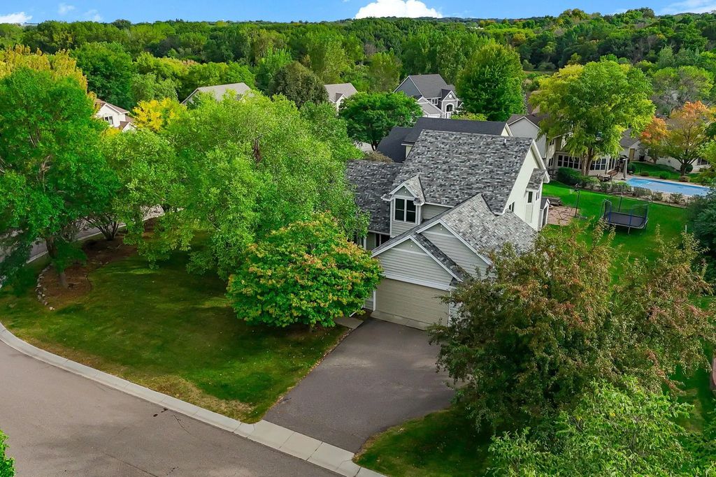 8843 Blackoaks Lane N, Maple Grove