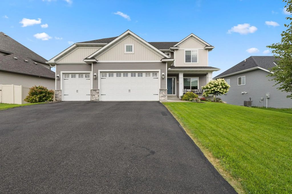 17925 Eventide Way, Lakeville