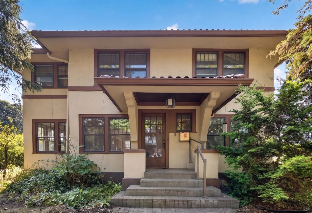 121 Maria Avenue, Saint Paul