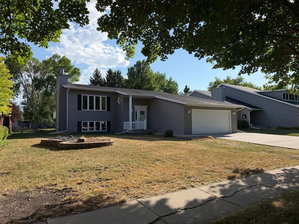 1608 38th Avenue S, Fargo