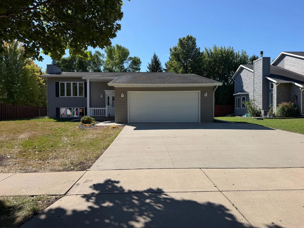 1608 38th Avenue S, Fargo