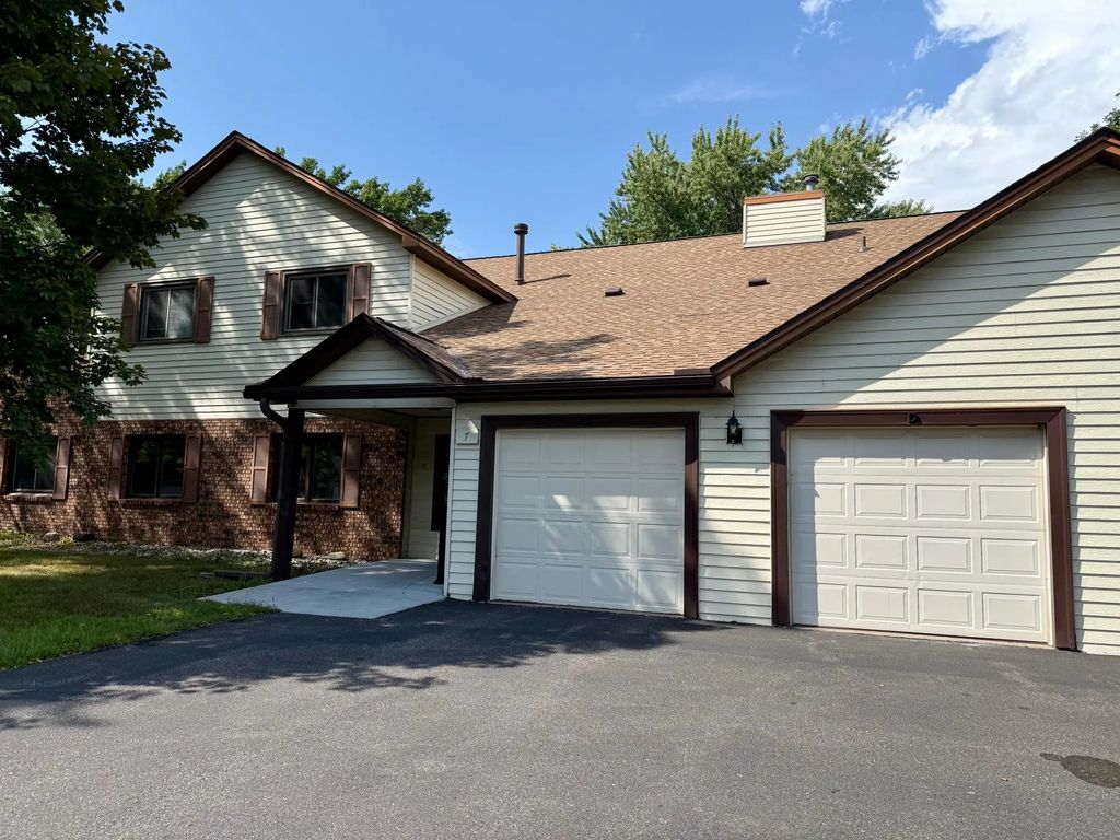 7 Crusader Avenue E D, West Saint Paul