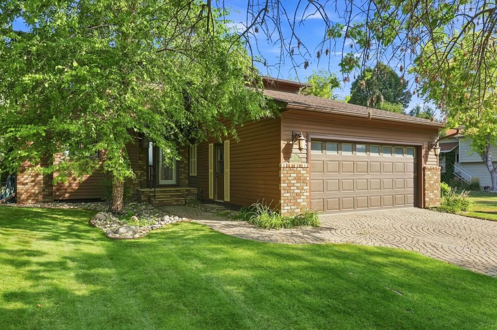 15 Fremont Drive S, Fargo