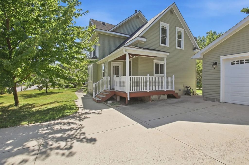431 E 2nd Street, Litchfield