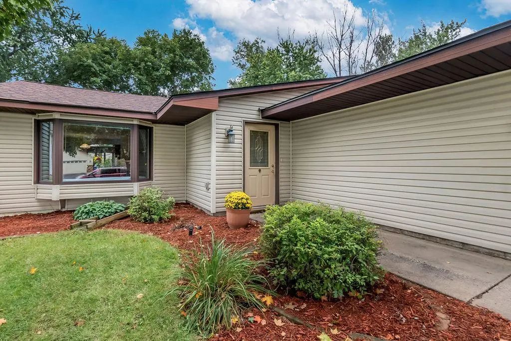 275 Little John Drive, Circle Pines