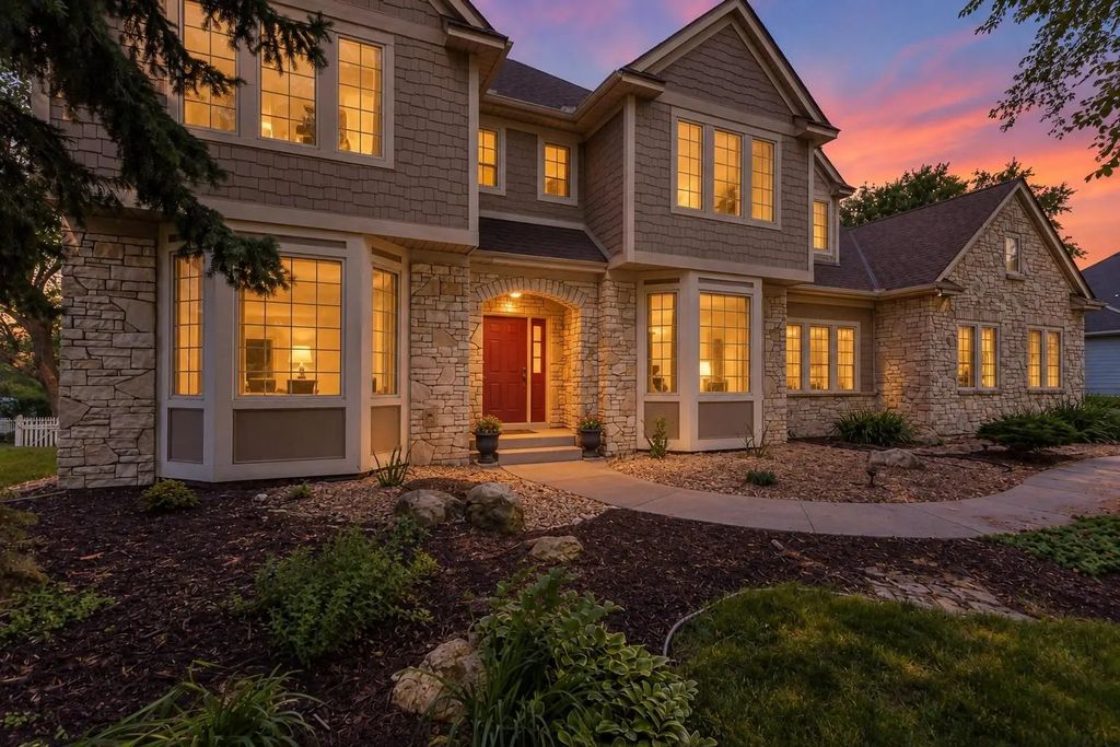 3034 Edgewater Drive, Woodbury