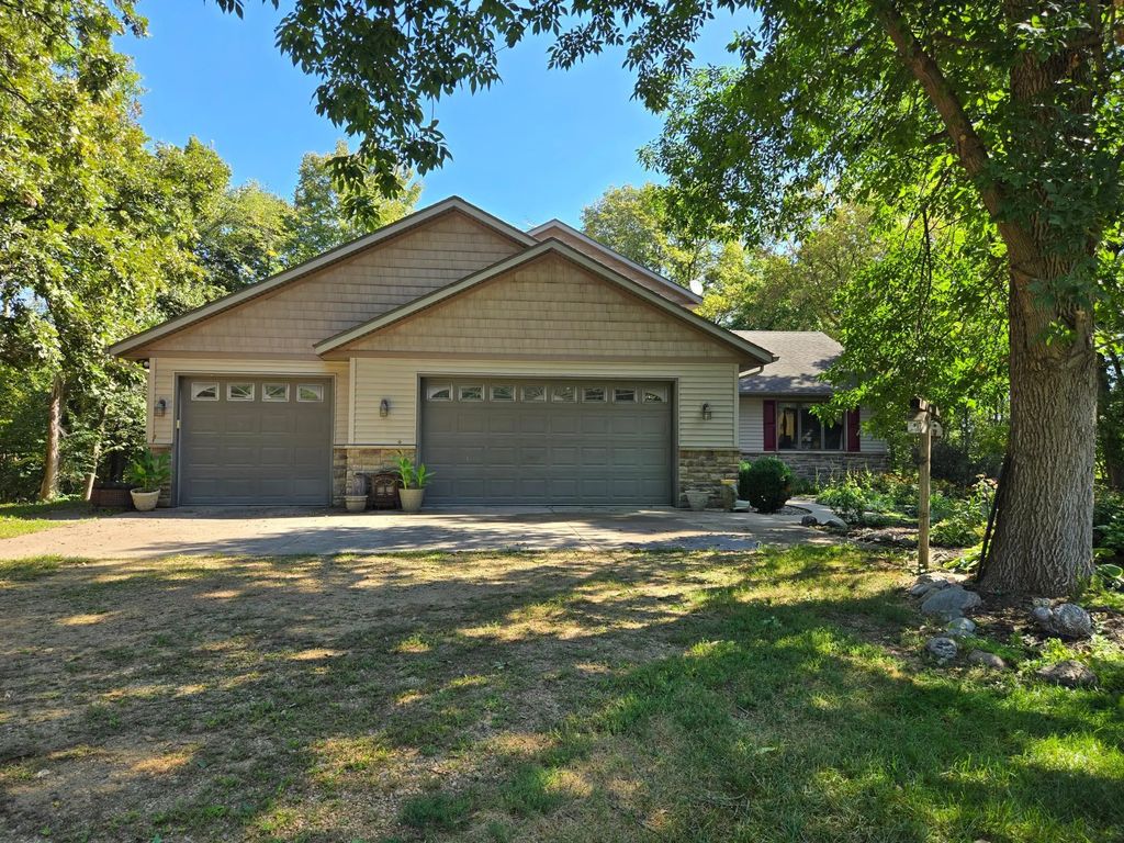 17500 Blackbird Trail, Hastings