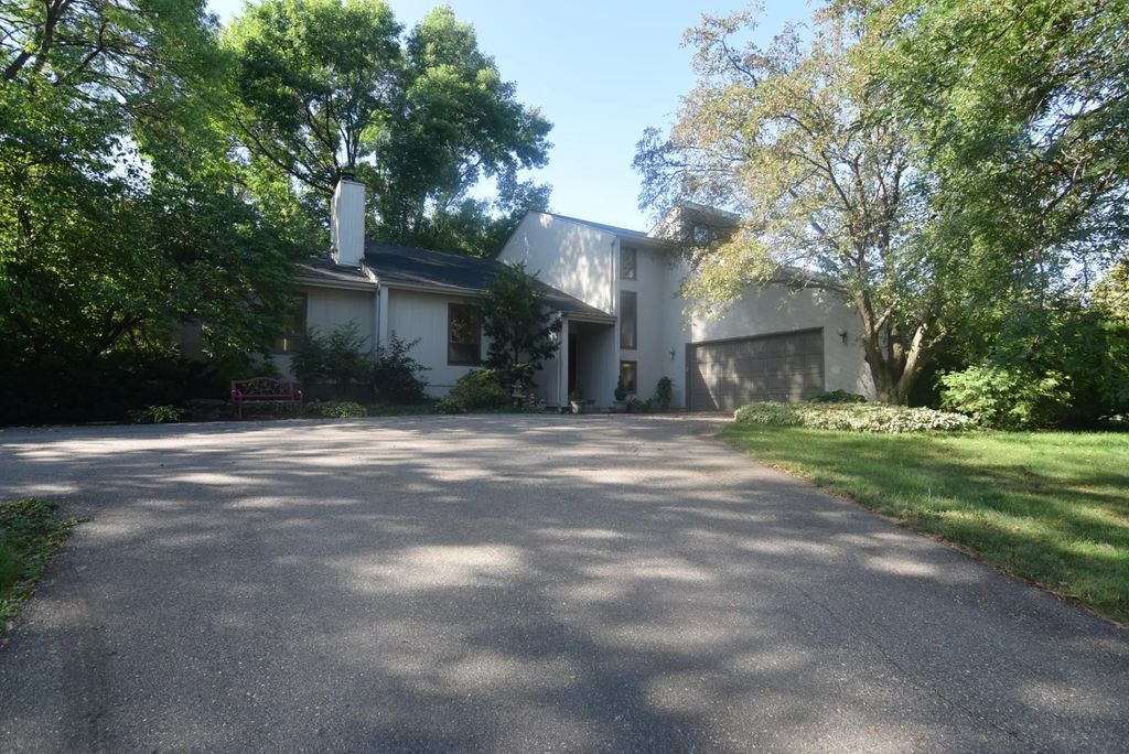 91 S Shannon Drive, Shakopee